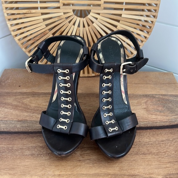 Burberry brown leather studded T-strap sandal - Picture 4 of 17